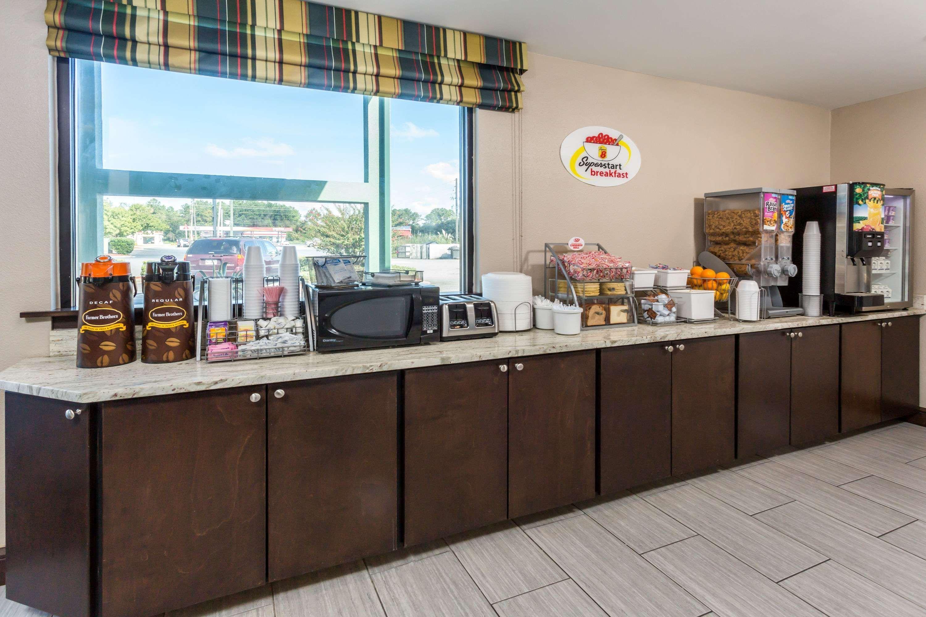 מלון Super 8 By Wyndham Valdosta Ga I-75 מראה חיצוני תמונה