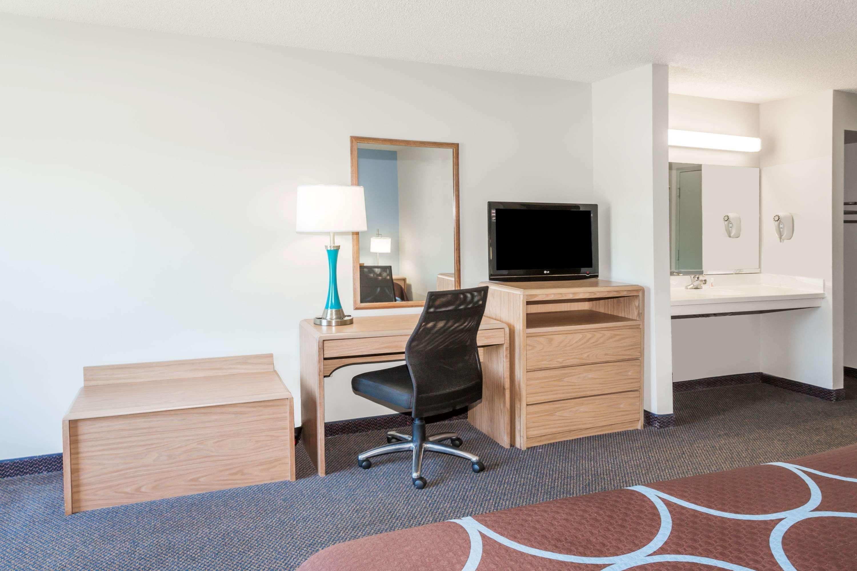 מלון Super 8 By Wyndham Valdosta Ga I-75 מראה חיצוני תמונה