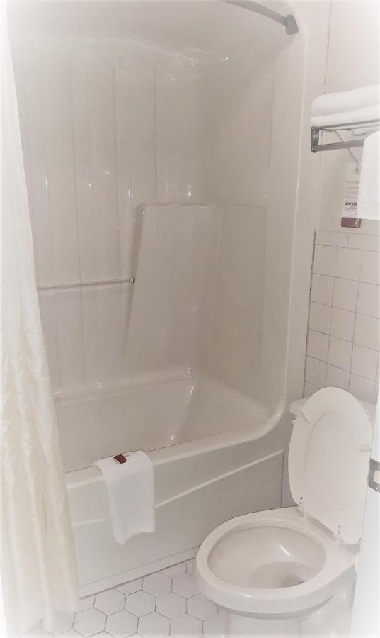 מלון Super 8 By Wyndham Valdosta Ga I-75 מראה חיצוני תמונה